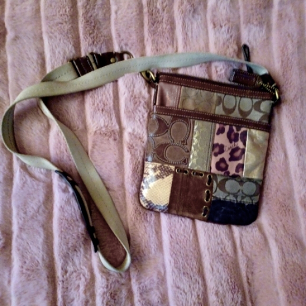 COACH CROSSBODY Brown / Gold multicolor patchwork.Leather Swingpack gently used